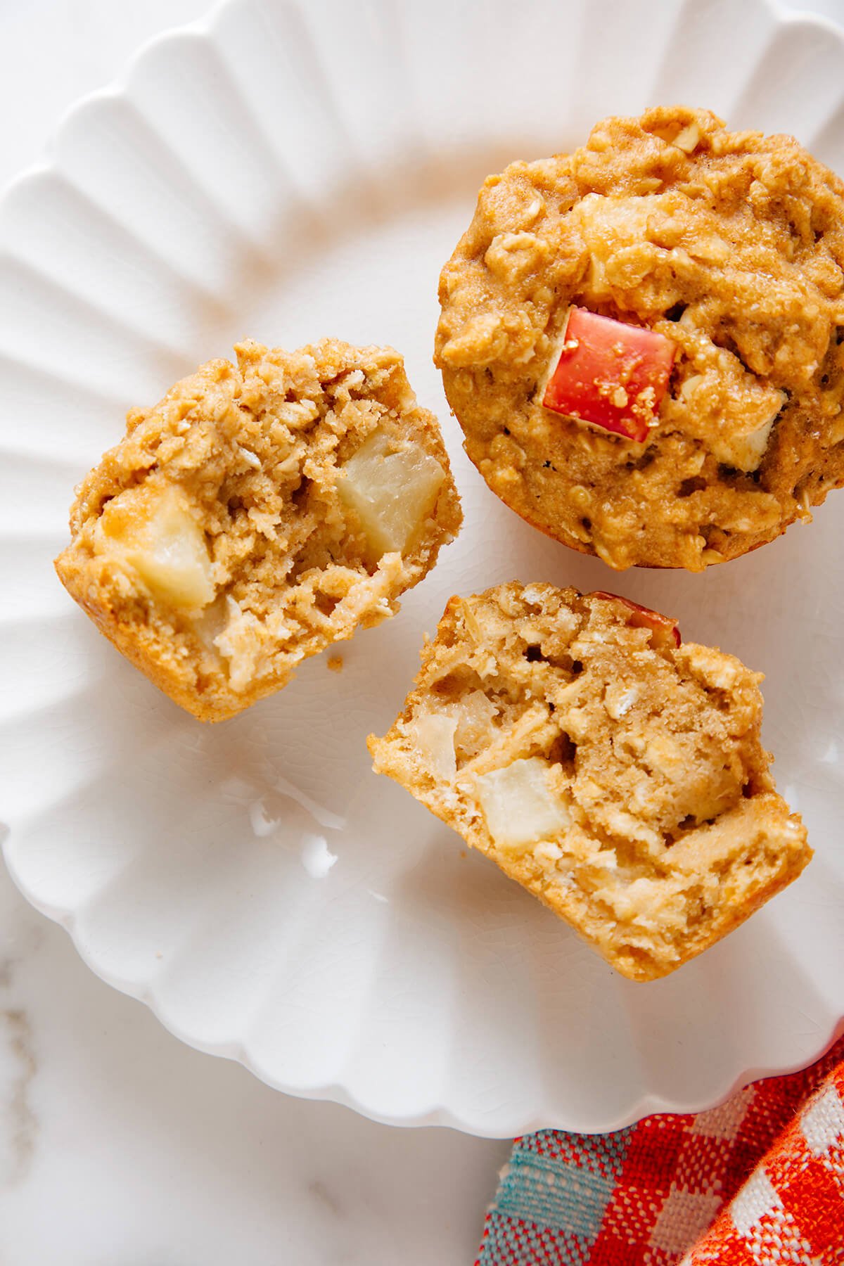 healthy apple oatmeal muffins