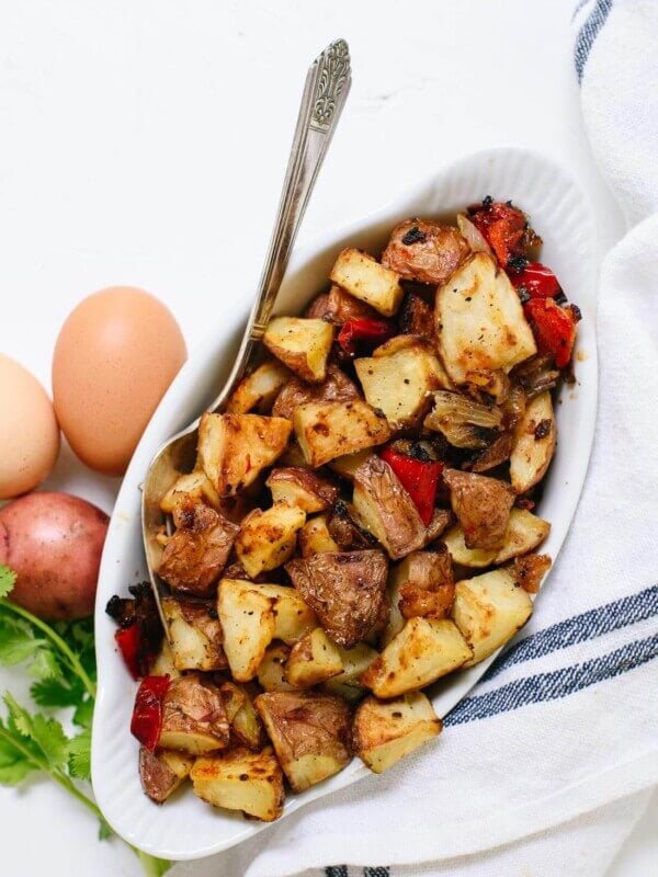 Amazing crispy roasted breakfast potatoes (also called home fries!). They are absolutely delicious, easy to make, and healthier than fried potatoes! #breakfast
