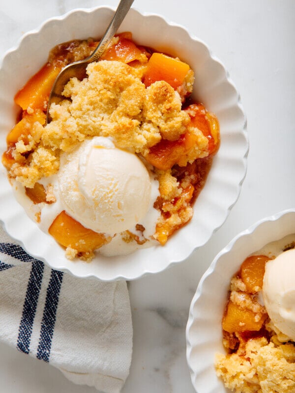 peach cobbler with ice cream